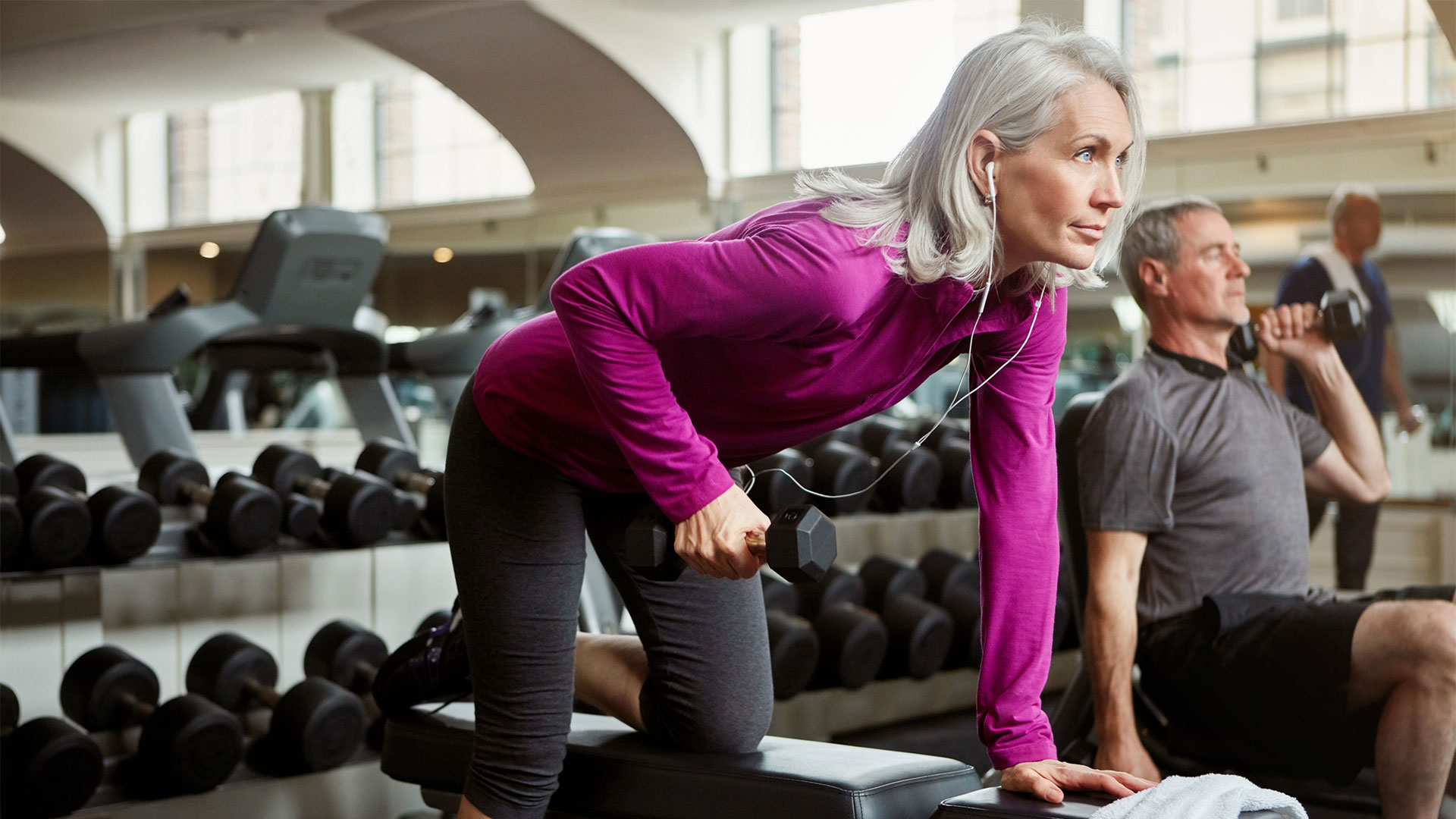 10 errores al entrenar fuerza después de los 40 (y cómo evitarlos con inteligencia y equilibrio)